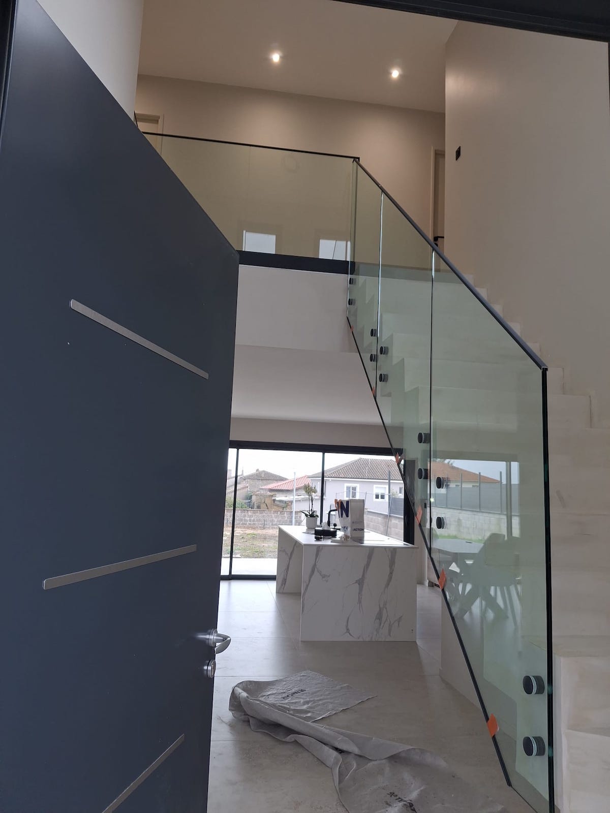 Installation de garde-corps en verre en France